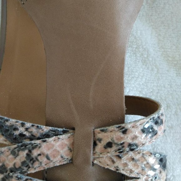 Women Clarks Pink Snakeskin Design Sandals 7 1/2 M - Picture 6 of 10